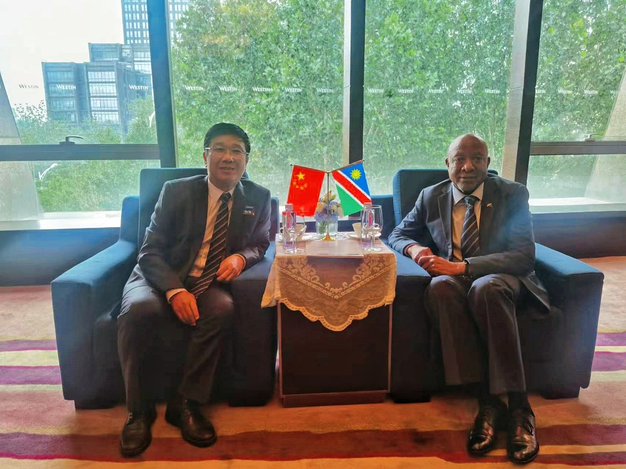 中非合作論壇期間中礦資源 董事長(zhǎng)王平衛(wèi)拜會(huì)三國總統(tǒng)